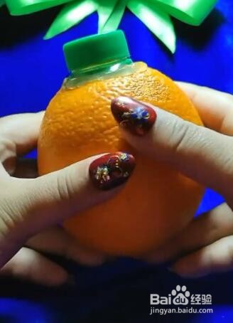 如何用瓶盖榨出果汁？