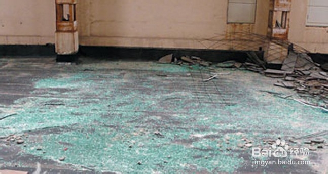 台风过境城市时街道行人交通安全注意事项