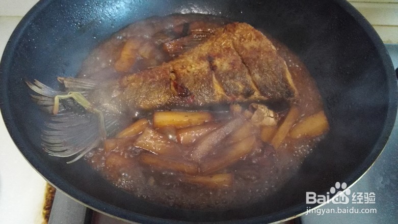 怎么做出美味爽口的酱烧鱼尾萝卜