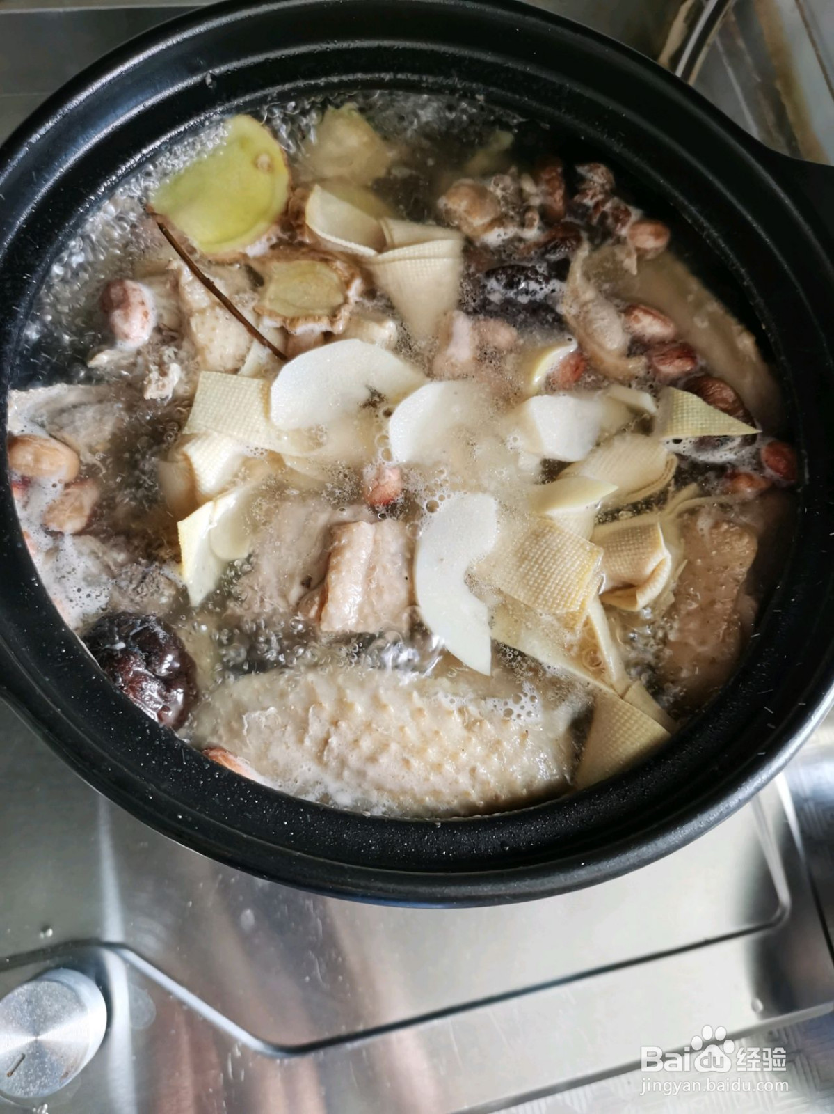 土鸡汤竹笋香菇的做法