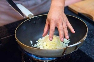 在家如何做味道超级好吃的番茄炒意大利面