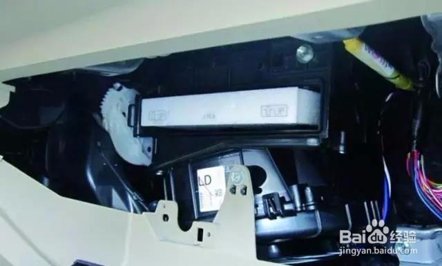 丰田 RAV4更换空调滤清器