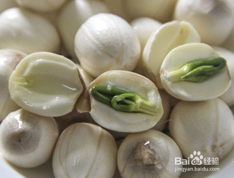 家庭自制桂圆莲子红豆粥