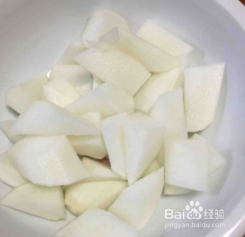墨鱼萝卜丸子汤