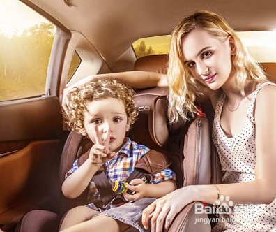 怎样让孩子习惯坐安全座椅？