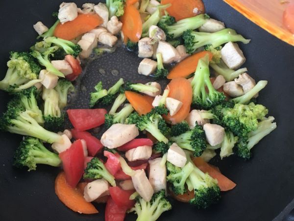 鸡胸肉炒西兰花