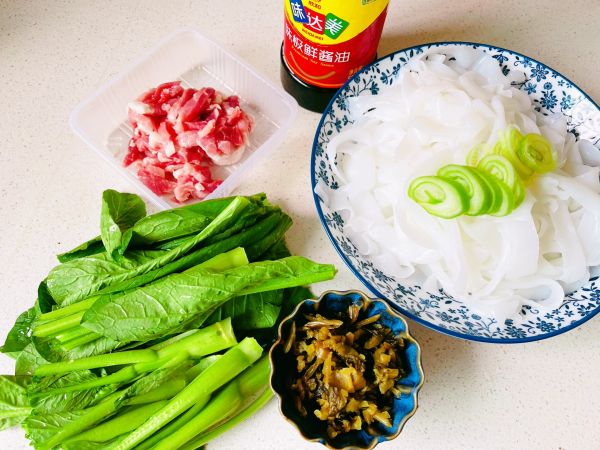 肉丝雪菜小炒河粉