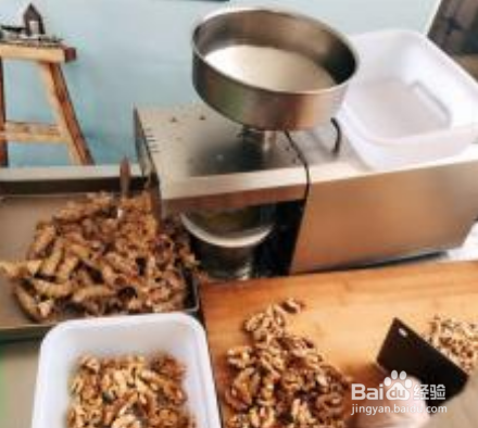 核桃油怎么榨出来的