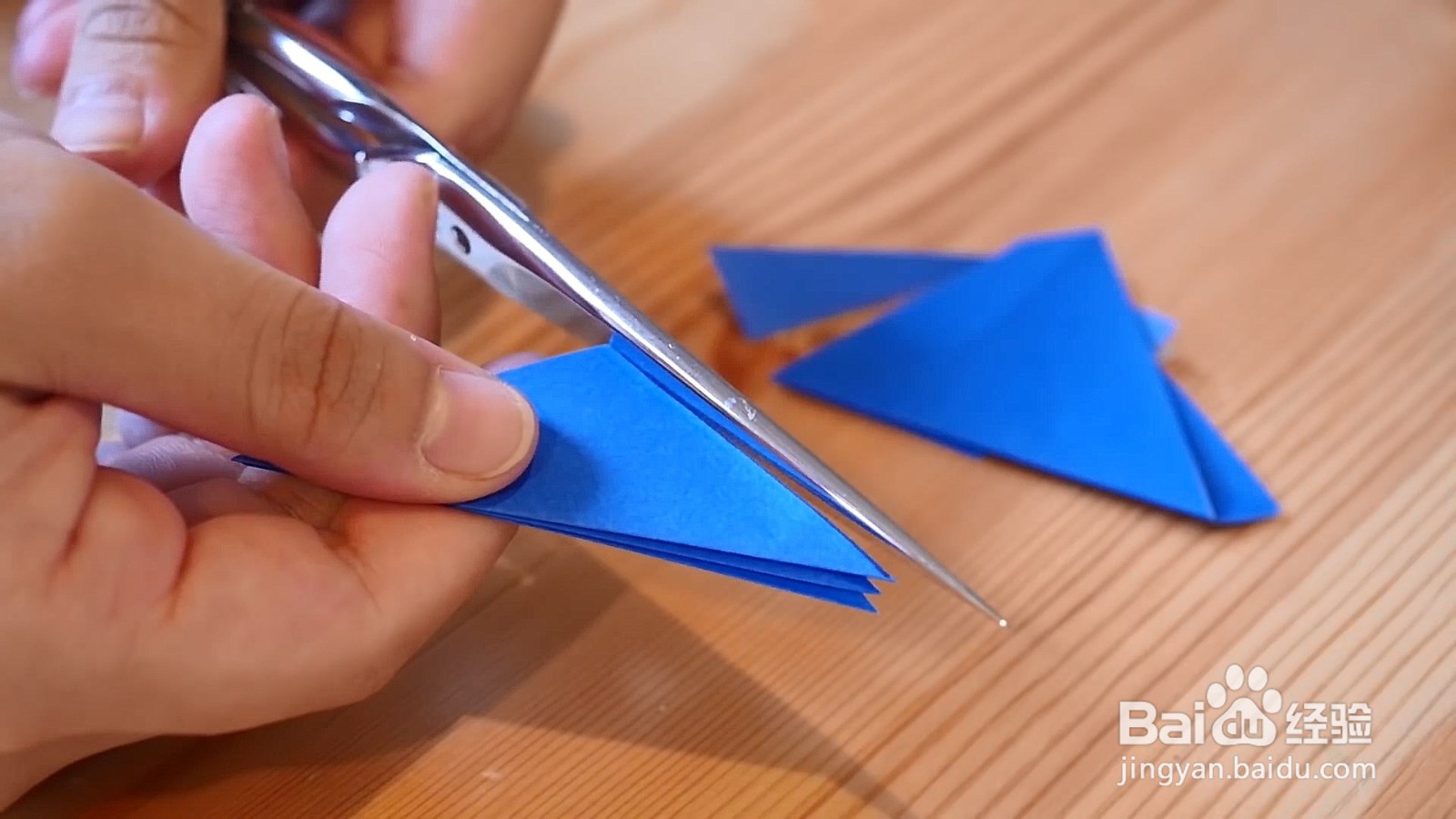 在墙上做一些五星装饰，客人都离不开眼球！