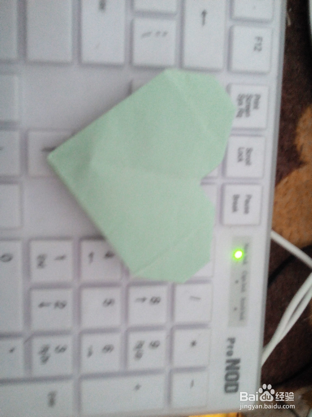 怎样用彩纸折漂亮的心形