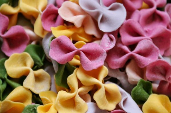 宝宝辅食:手工蝴蝶面、卡通面、碎面条