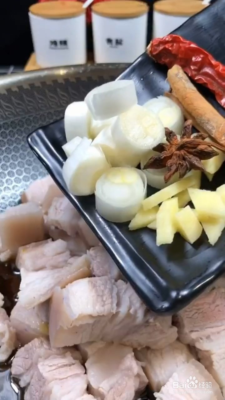 超级无敌好吃下饭的土豆焖红烧肉怎样做