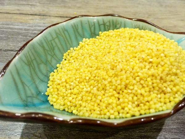 阿胶红枣小米粥