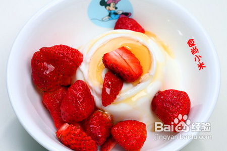 春季最受热捧的鲜果酸奶——草莓酸奶