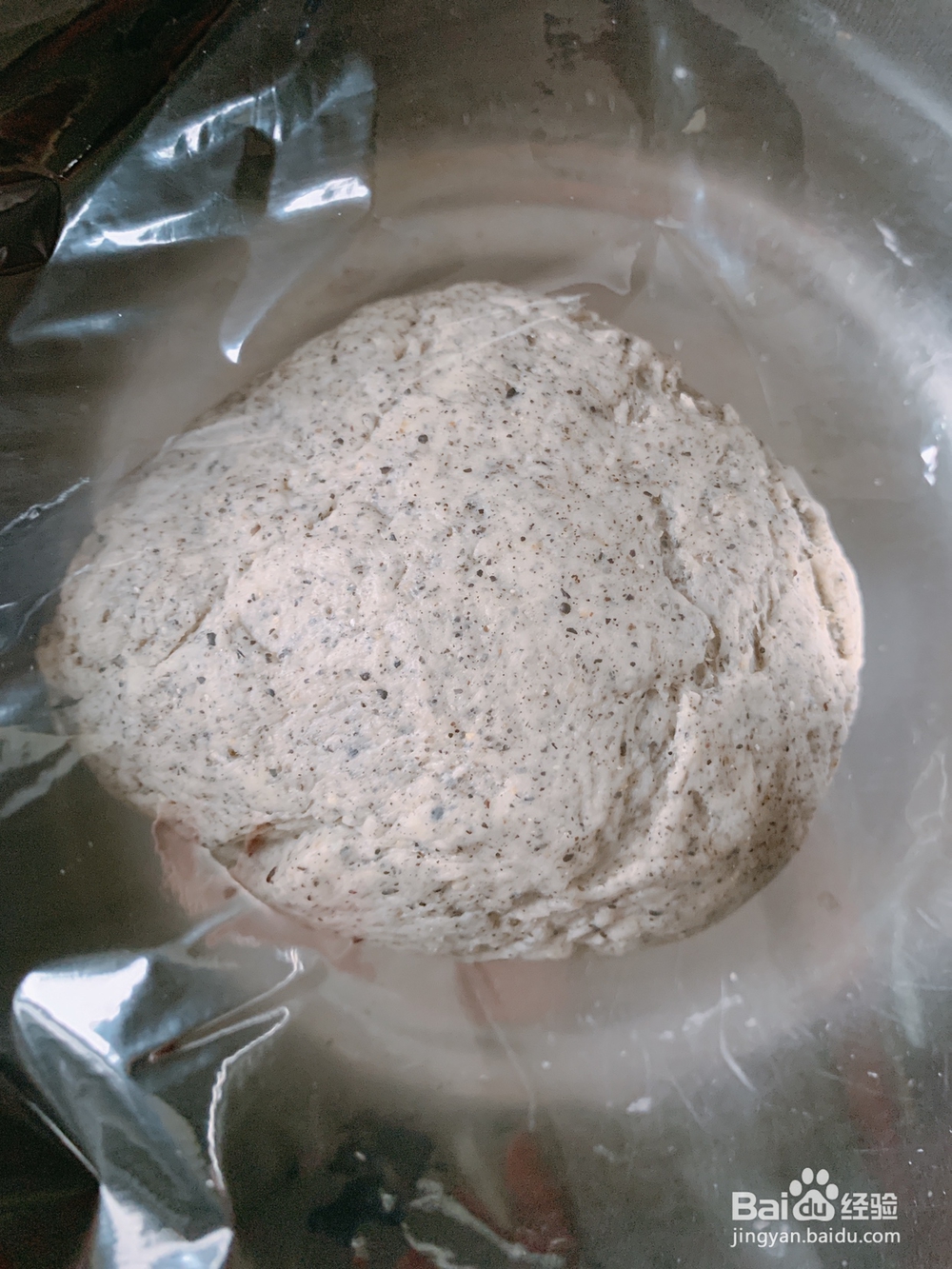 香浓的黑芝麻牛奶馒头