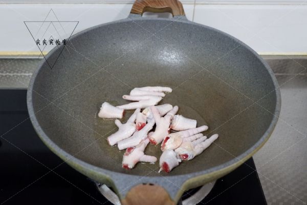 香辣鸡爪烧土豆