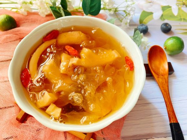 椰汁银耳红枣羹