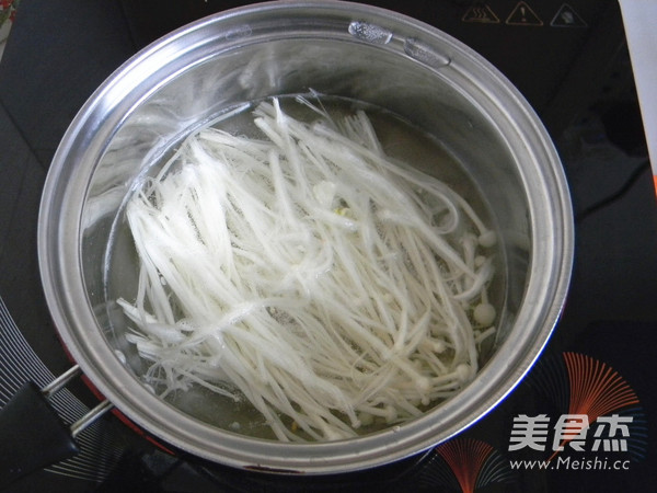 妙拌胡萝卜金针菇