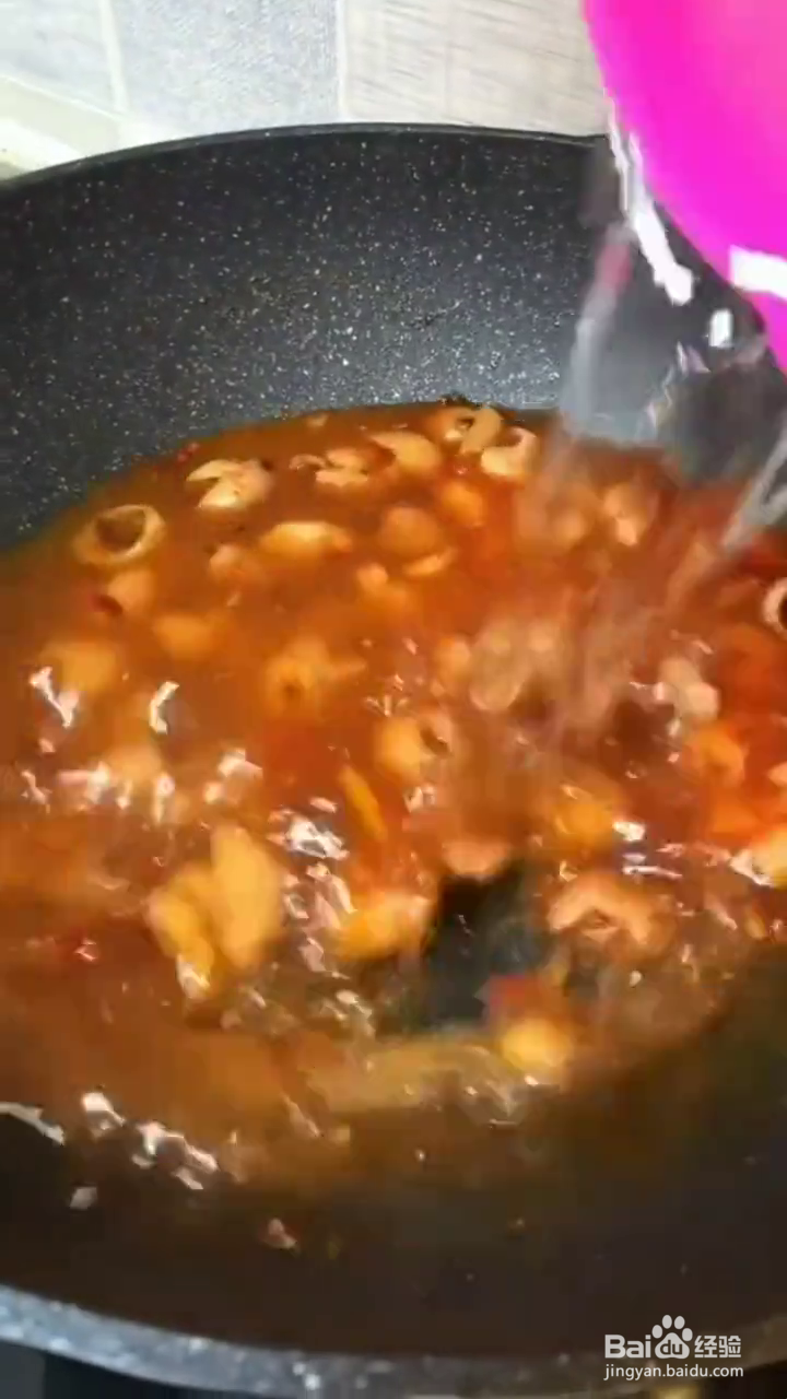 如何制作香辣好吃的肥肠血旺?