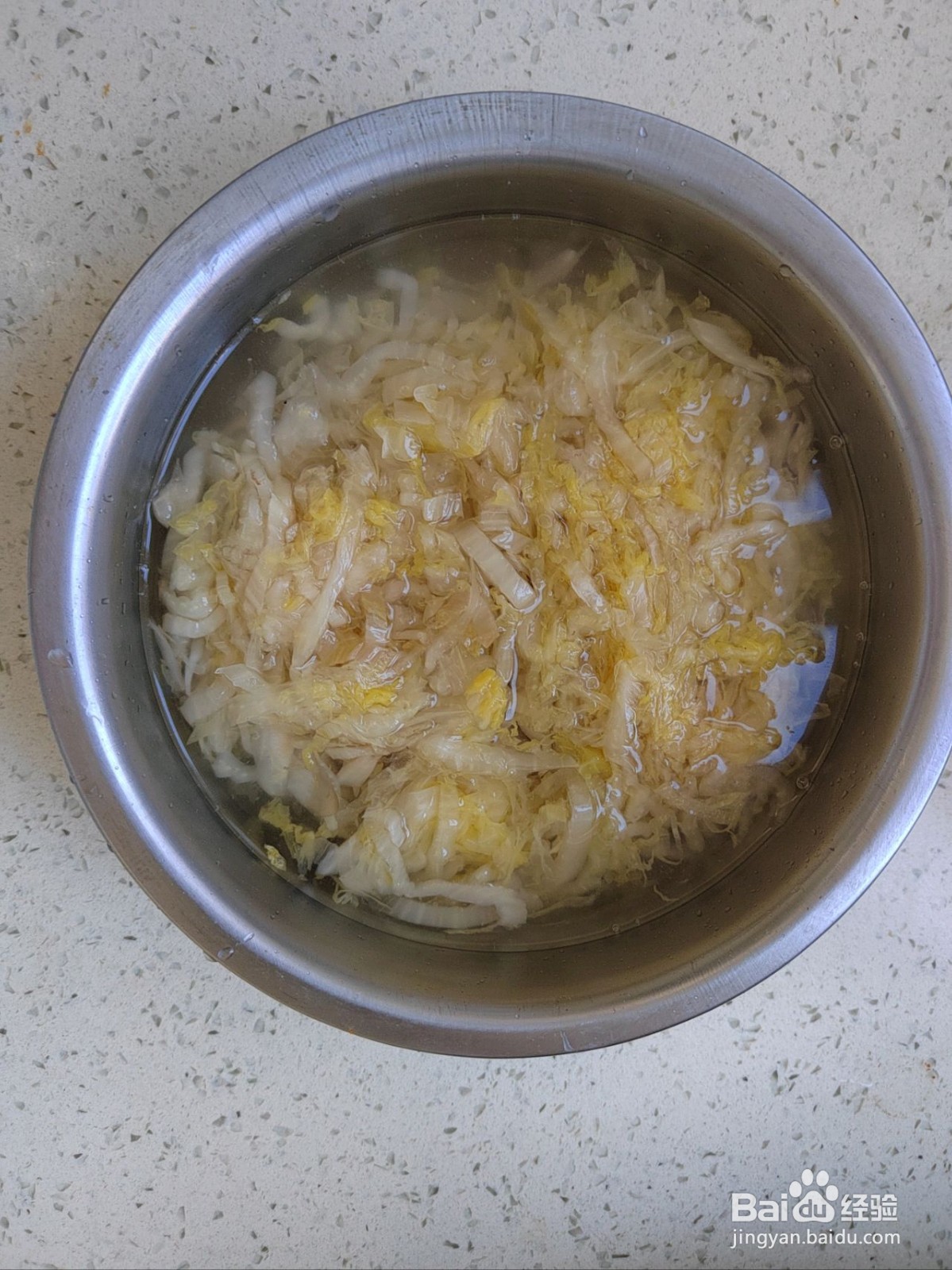 骨头炖酸菜的做法