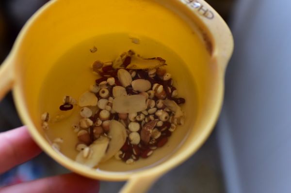 红豆薏米芡实糊