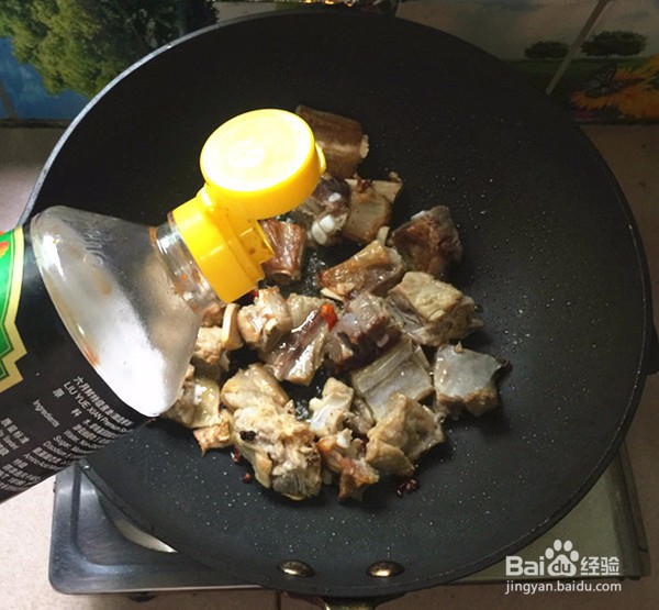 如何做出好吃的酸菜炖腊排骨