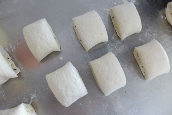 黑芝麻油盐花卷