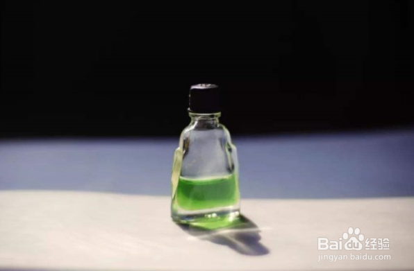 圆珠笔画在皮质沙发上怎么清理