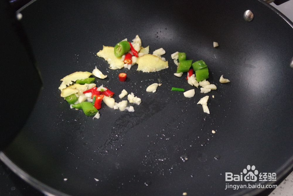 自己做梭子蟹炒年糕海鲜美食