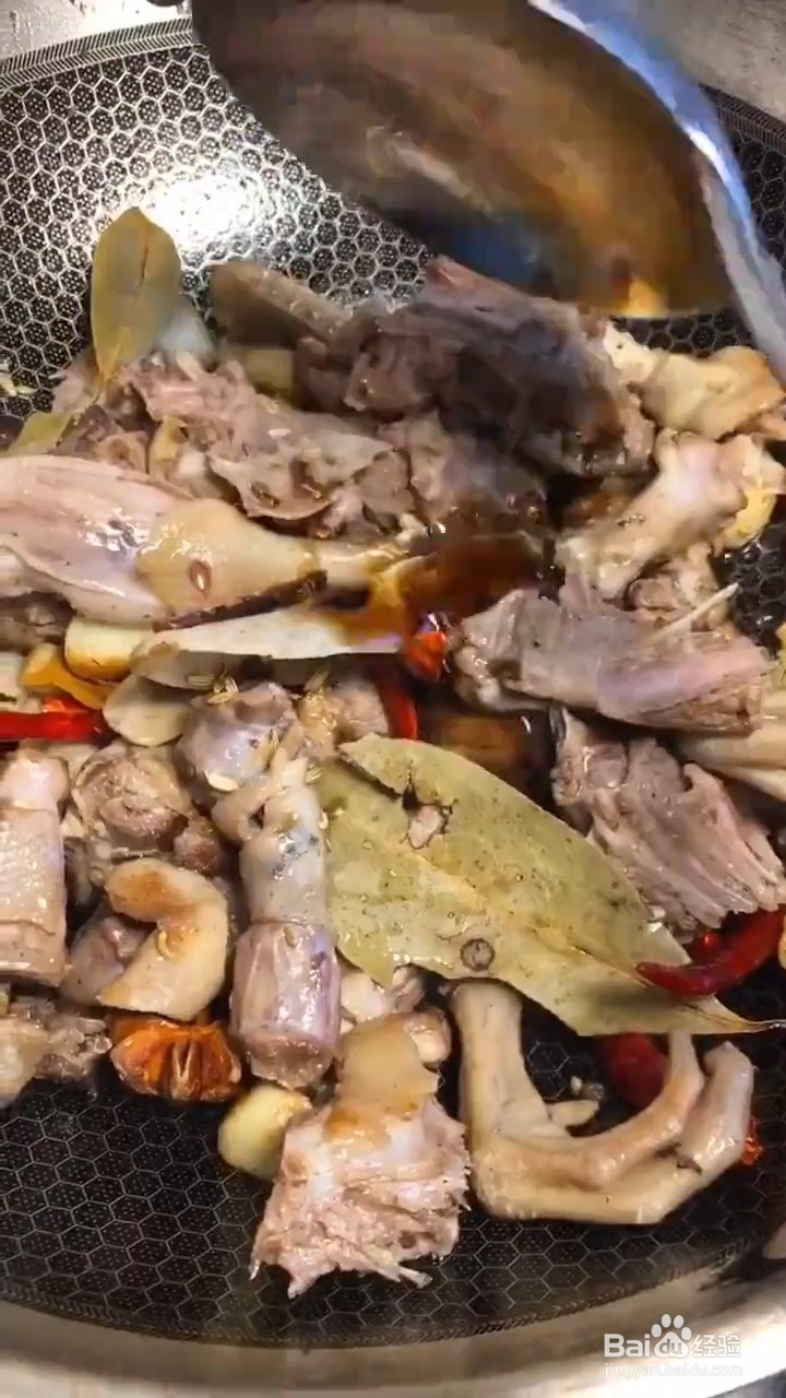 如何在家自制美味的啤酒鸭