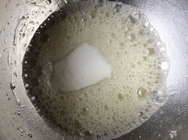 酸奶草莓戚风蛋糕