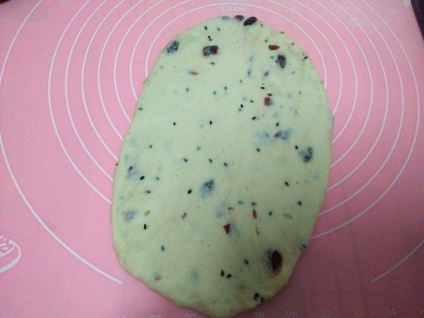 蔓越莓黑芝麻酸奶软欧