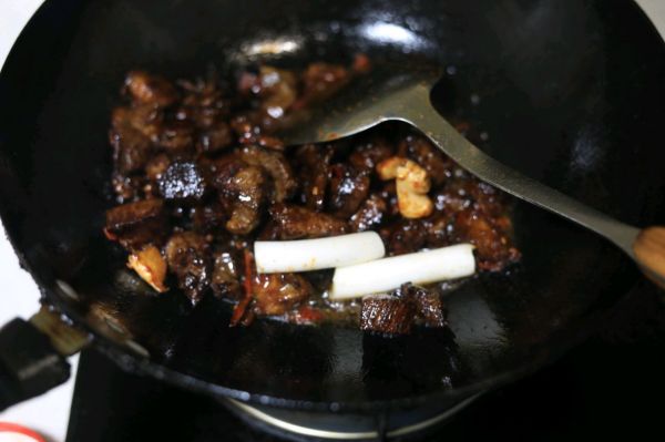 经典搭配－萝卜烧牛肉