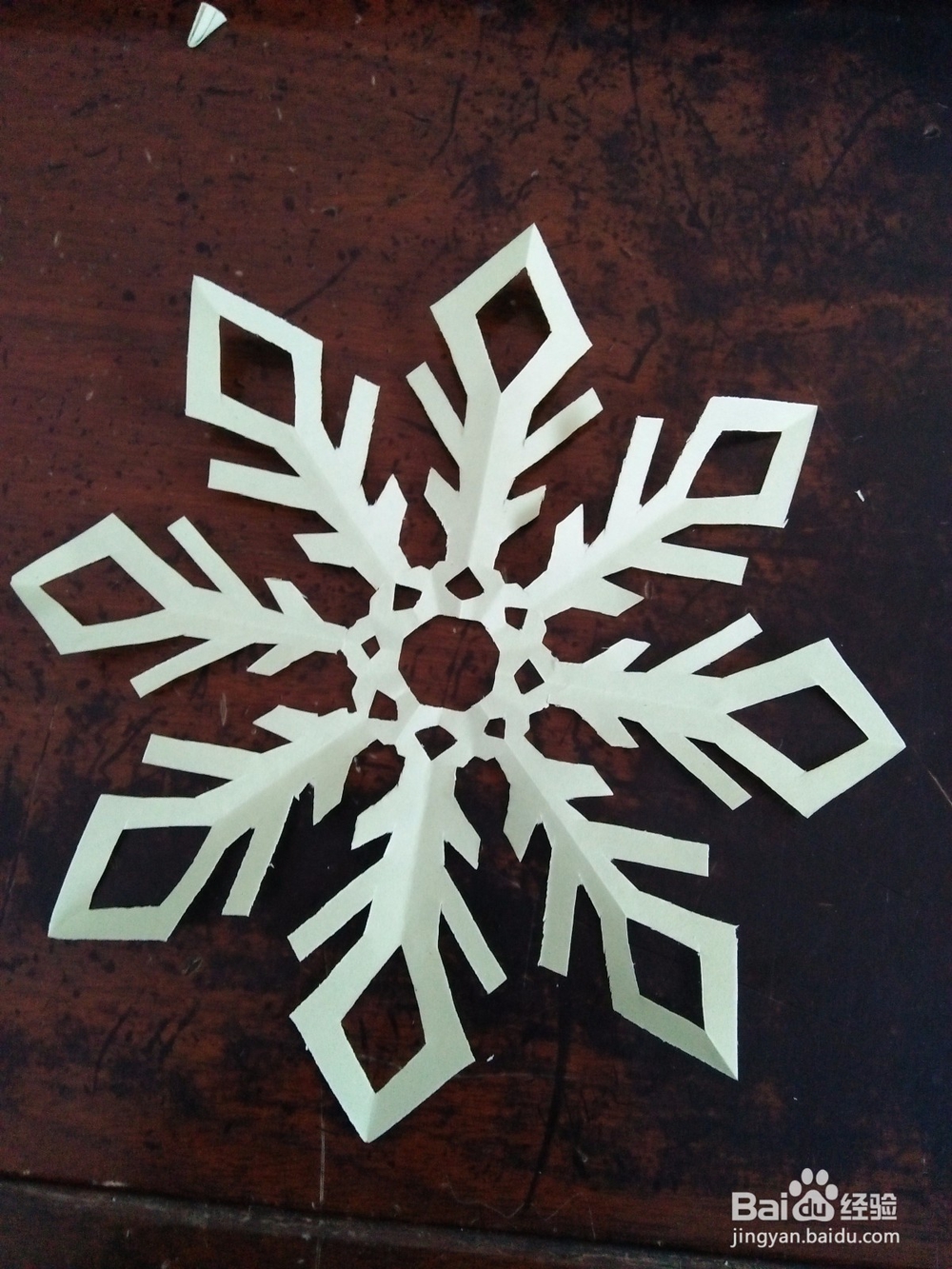 如何用纸剪雪花