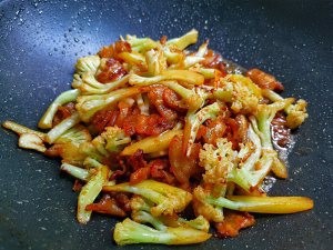 怎么做花菜五花肉