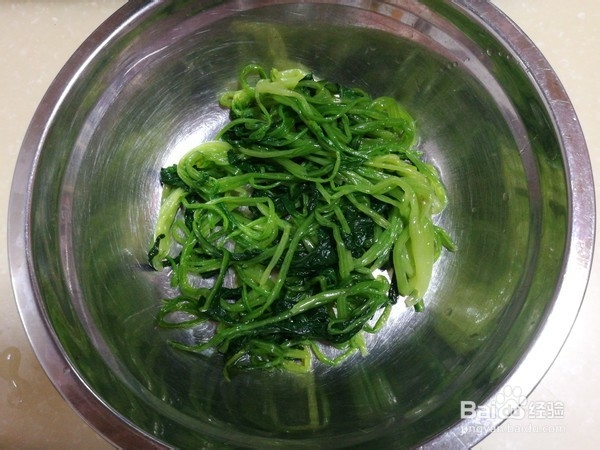 菠菜拌小鱼干