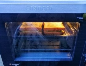 牛油果鸡蛋火腿三明治