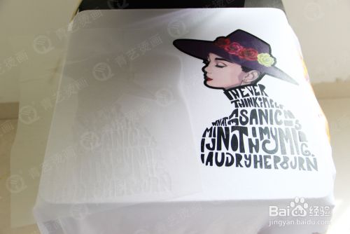 在衣服上印圖案的機器-T恤服裝印花機