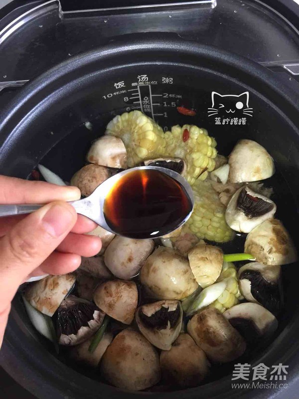 鸡腿骨玉米口蘑汤