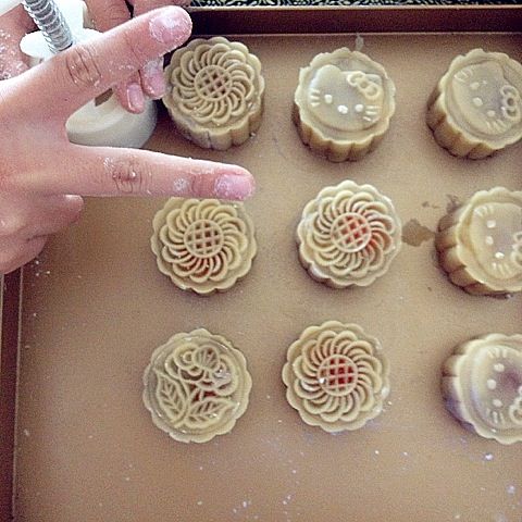 广式白莲黄月饼