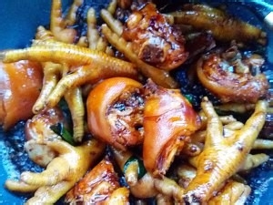 教你怎么做大手拉小手(猪蹄焖鸡爪)