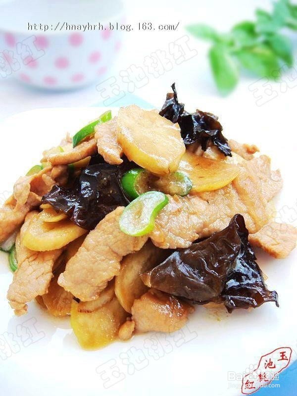 河南特色-茭白木耳炒肉怎么做？