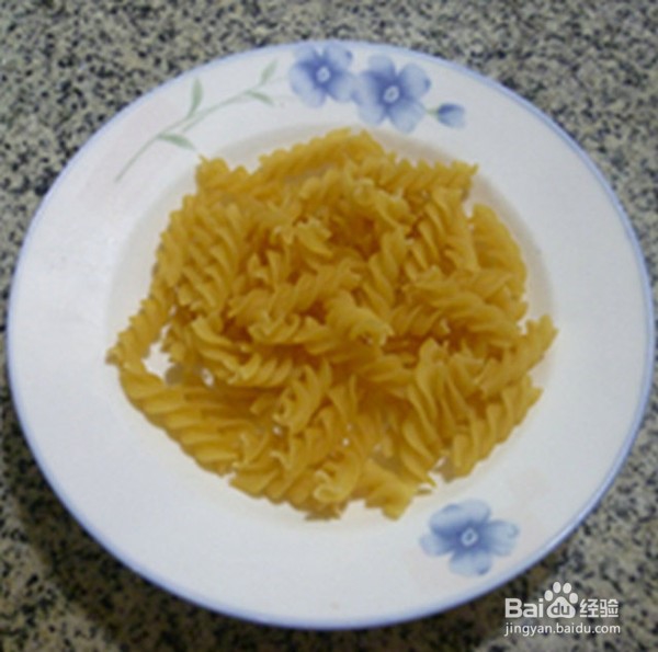 制作美味的排骨螺丝面