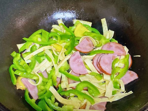 青椒火腿炒豆皮