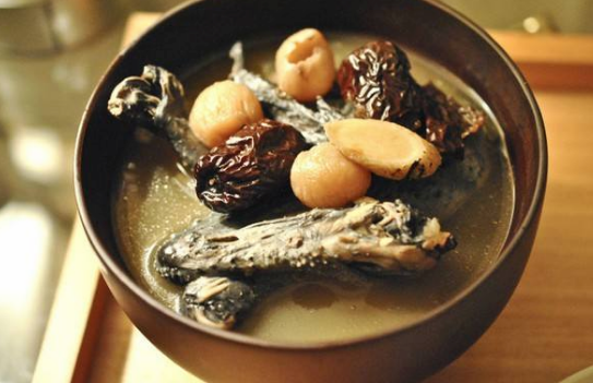 乌鸡和什么一起炖最好