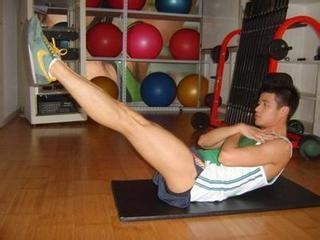 五招让你练出八块腹肌