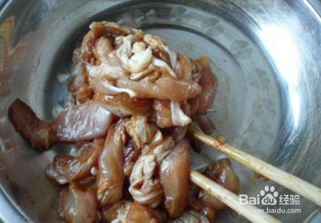 青椒炒鸡肉的做法