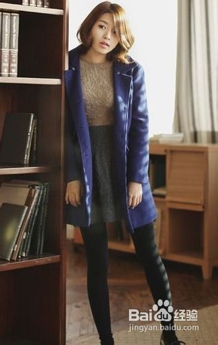 冬季服装搭配，呢子大衣+裙干练优雅
