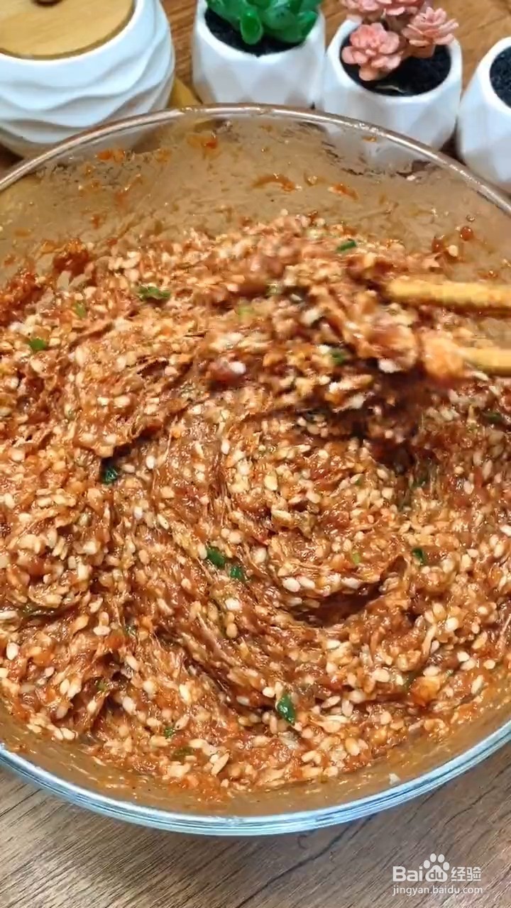 如何制作软糯鲜香的炸丸子