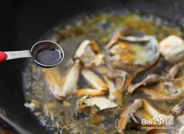 蟹小姐厨房:菌菇爆炒香辣大闸蟹